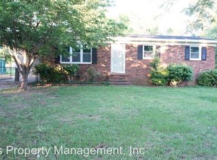 2821 Pine Springs Dr, Fayetteville, NC 28306