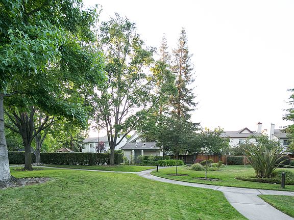 4th image of 221 Bradbury Ln