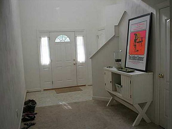 3rd image of 1233 Thompkins Ln
