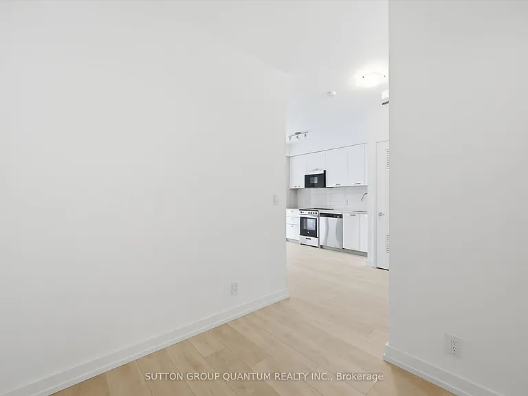75 James St S #1221 — Photo 5