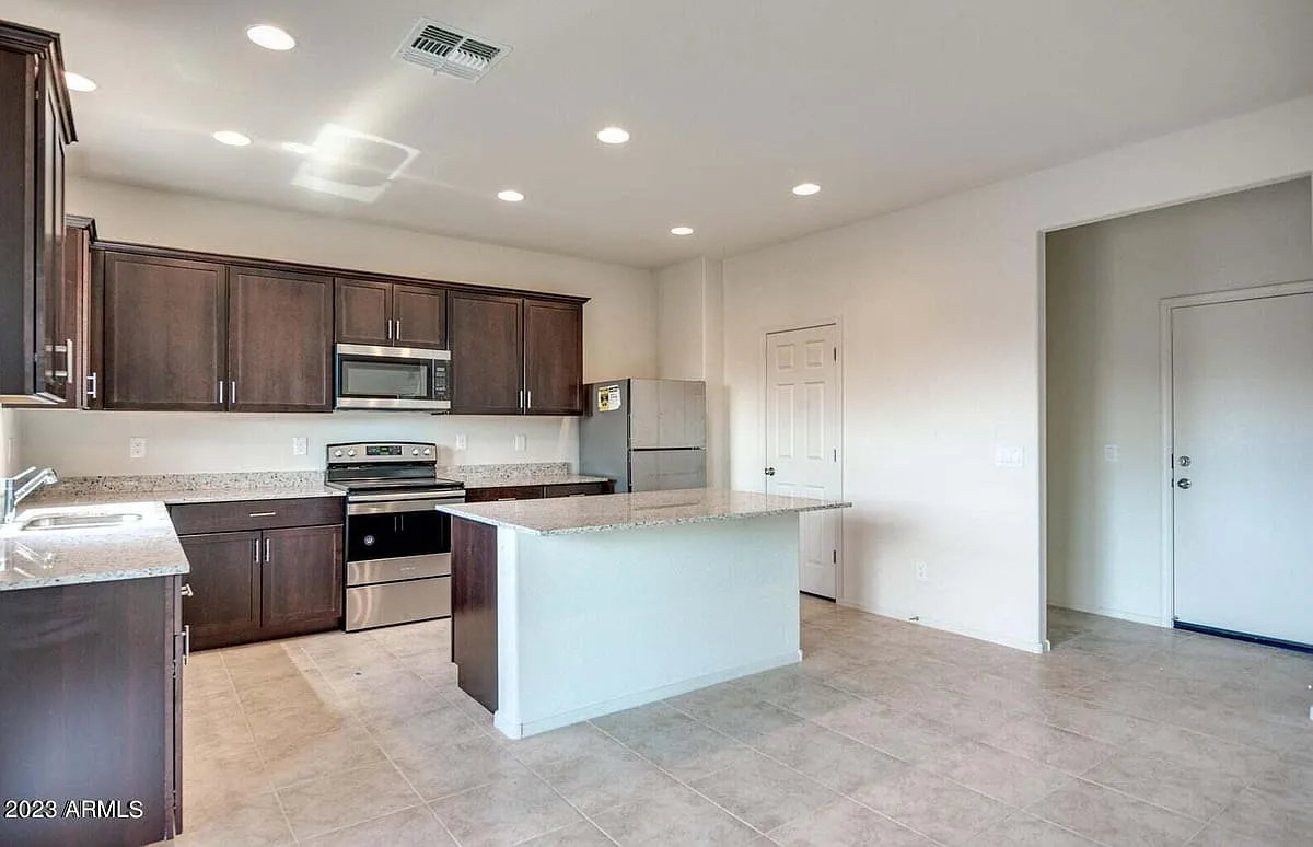 Building Photo - 18283 N Presley Ln
