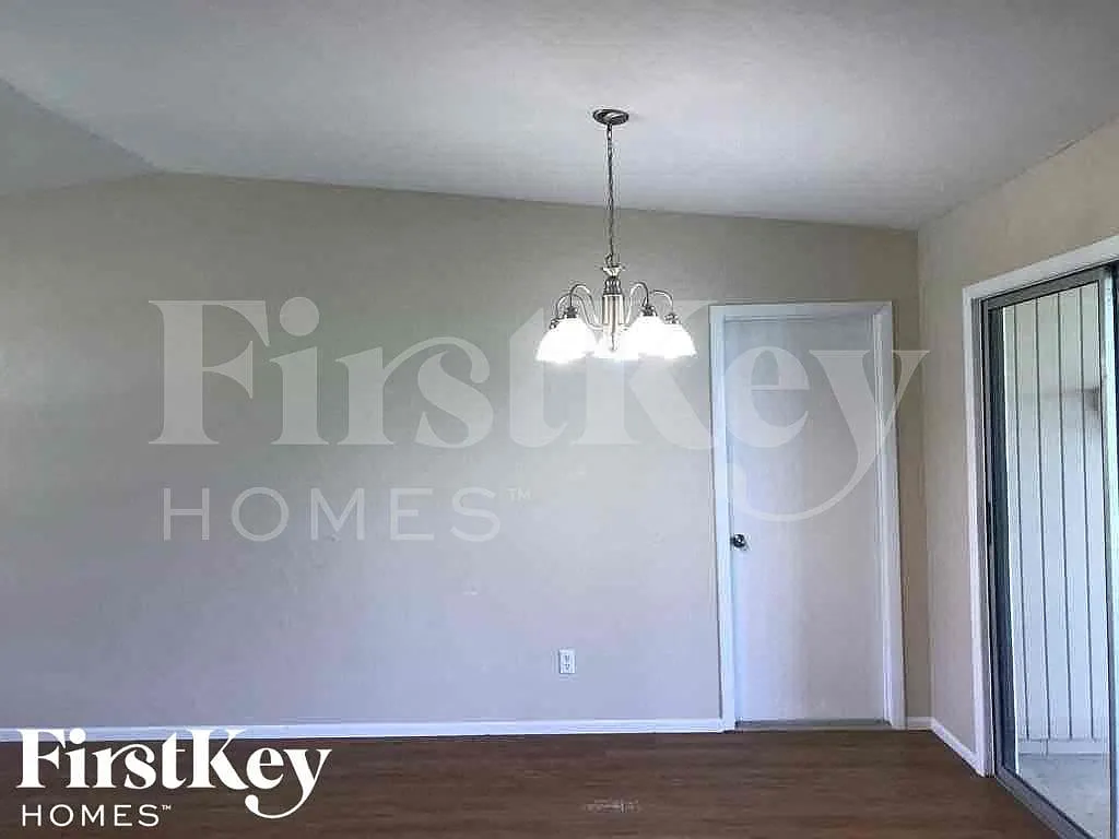 3 bed, 2.0 bath, 1176 sqft, $1,835 — Photo 4