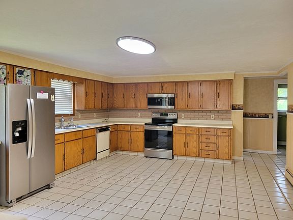 3rd image of 103 Ash St
