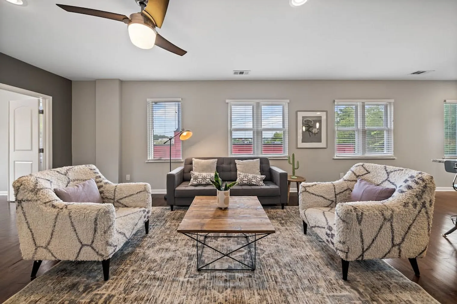 2 bed, 1.0 bath, 1076 sqft, $2,497 — Photo 2