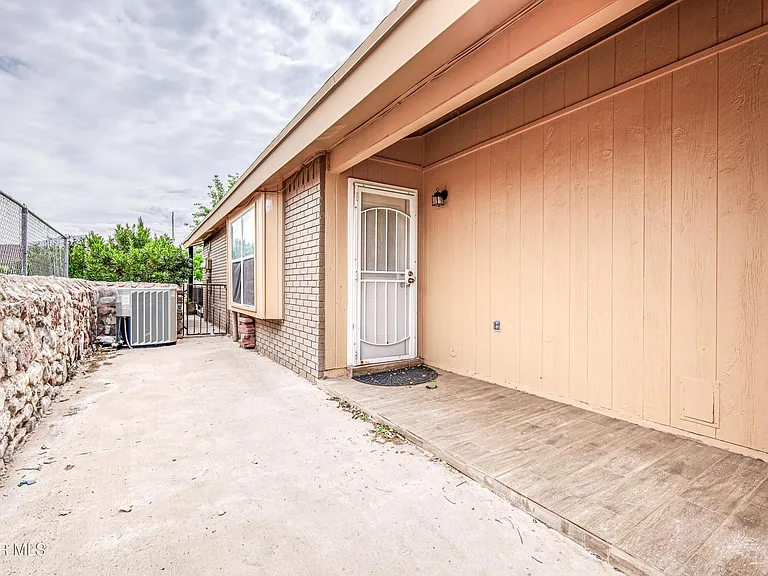 5733 Saplinas Rd — Photo 50
