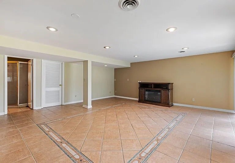 1003 S Finley Rd — Photo 20
