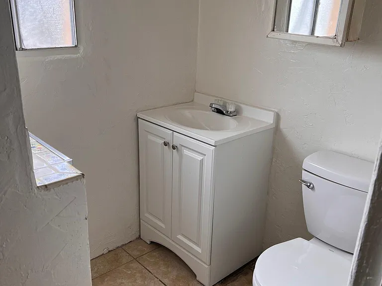 204 E Palmdale St — Photo 8