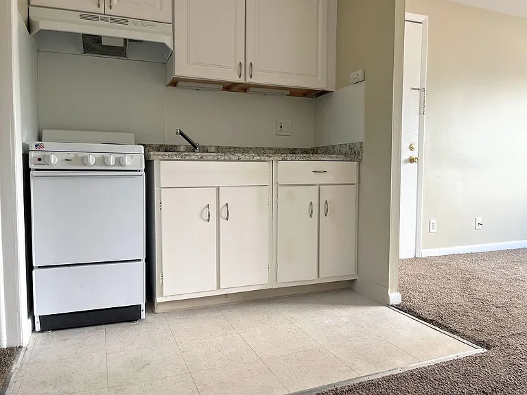 2654 Sheridan Dr — Photo 2