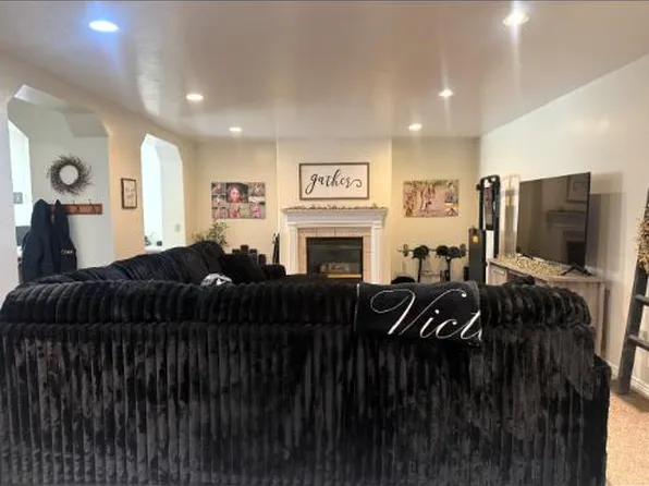 113 Highway 233 APT 1, Kemmerer, WY 83101