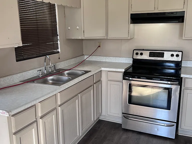 106 W Pinson St — Photo 15