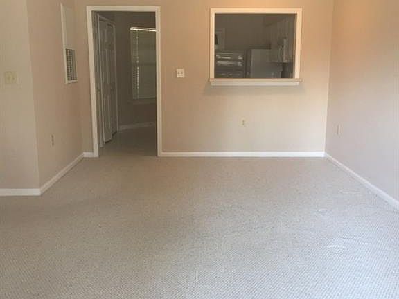 5th image of 2640 Ingleside Dr #1A
