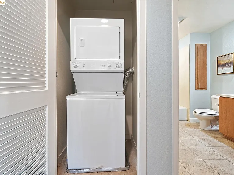 3090 Glascock St #306 — Photo 8