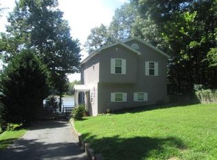 6809 Riverfront Dr, Charlotte, NC 28216