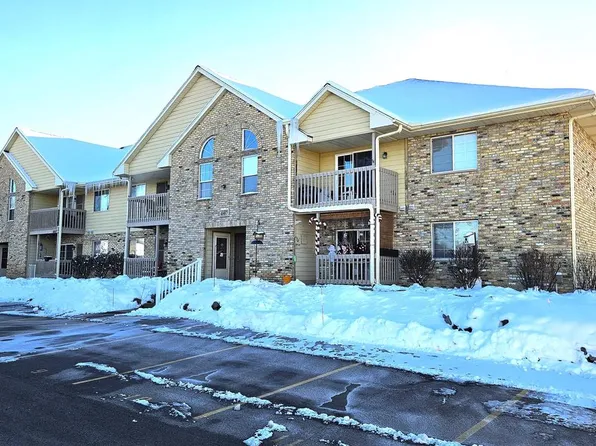 4887 Easy STREET #11, Hartland, WI 53029