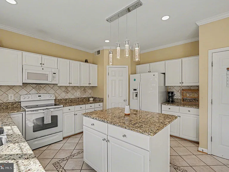 46 Northampton Blvd — Photo 4