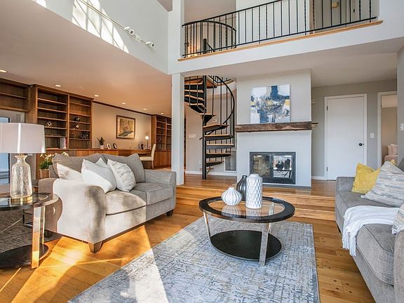 Flintlock2 living room toward fireplace.jpg