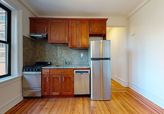 2nd image of 245 W 51st St APT 902