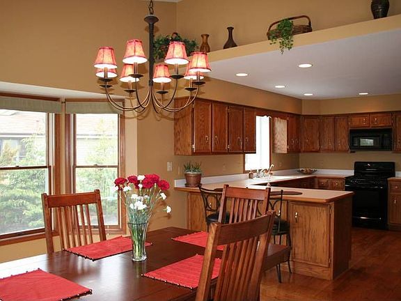 Additional kitchen view