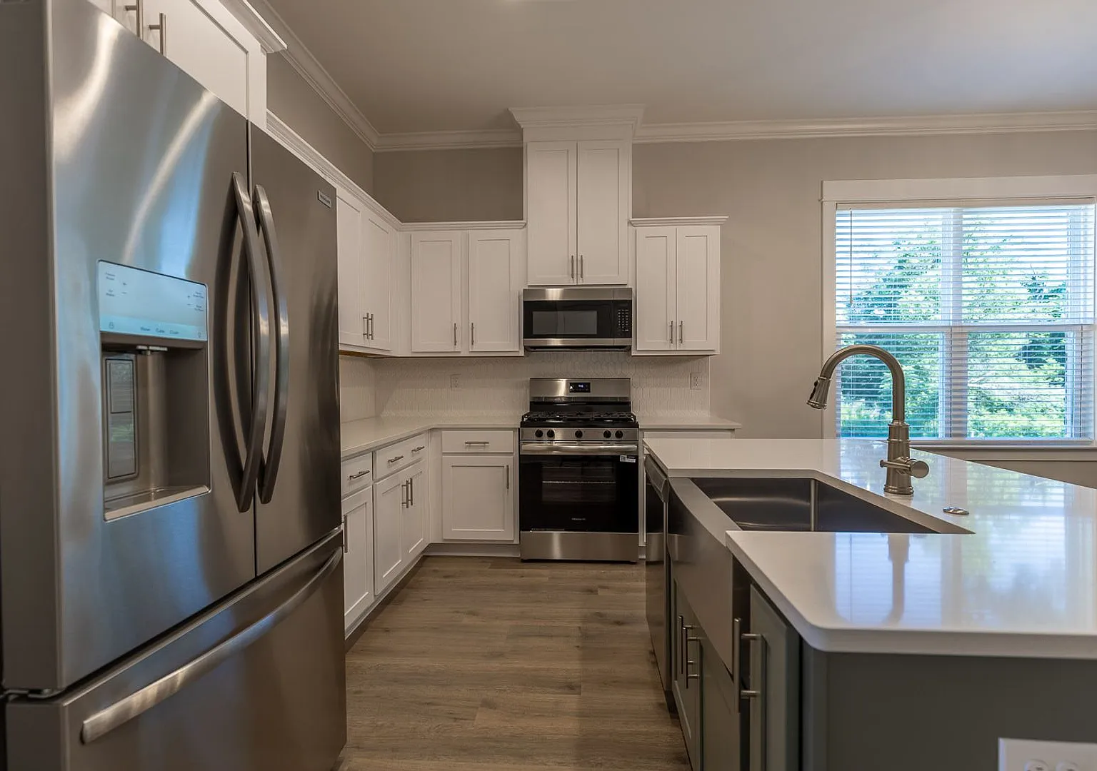 5 Bedrooms! Wooded Lot With No Back Neighbors Luxury Finishes — Photo 2