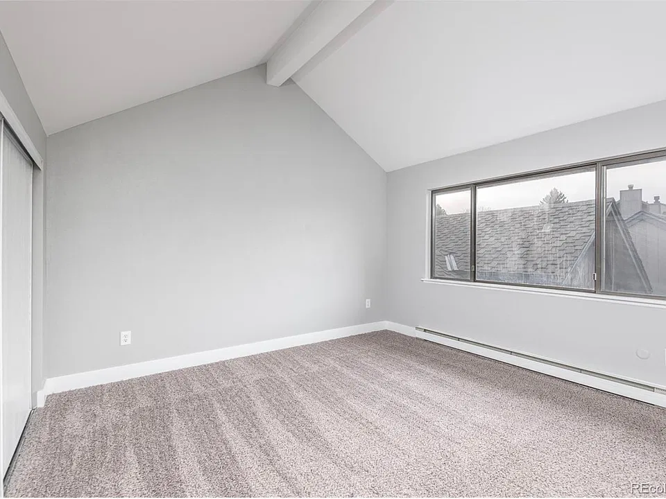 Main loft bedroom. Carpet has been replaced with wood vinyle floorings