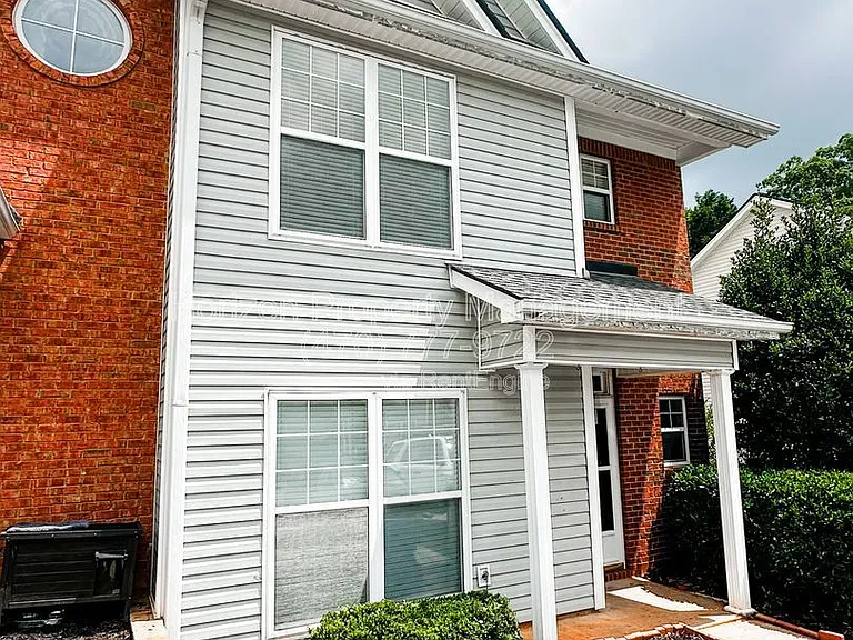 19 Pearl Chambers Dr — Photo 1