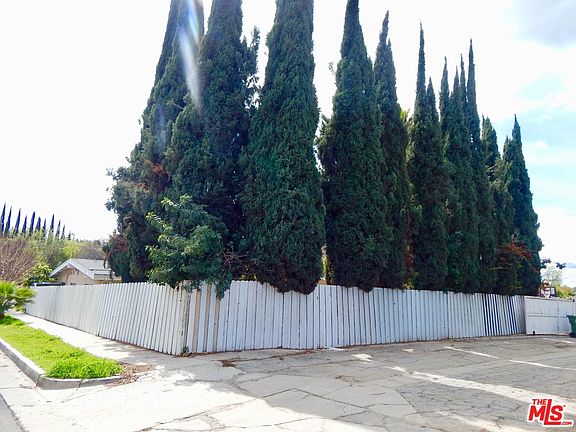 5th image of 22201 Burbank Blvd