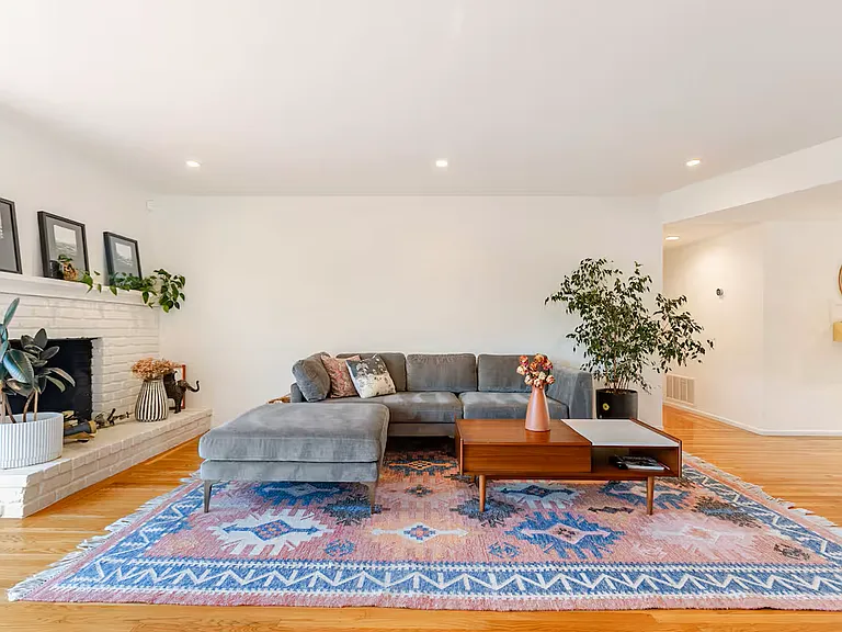 5540 Estates Dr — Photo 2
