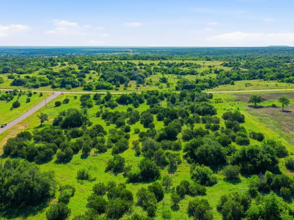 100 Gilmore Ct, Lipan, TX 76462