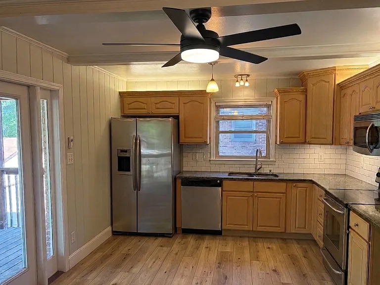 1537 Brookdale Ave — Photo 2