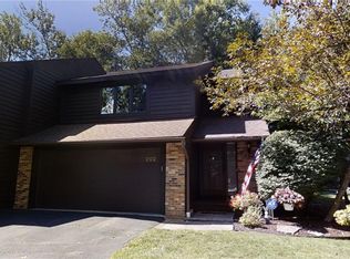 202 Breezewood Cmn, East Amherst, NY 14051