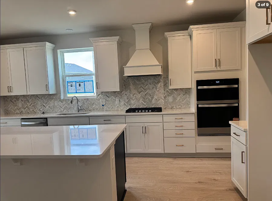 5 bed, 3904 sqft, $4,000 — Photo 3