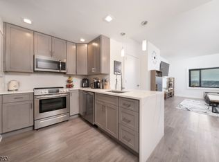 1 Carriage City Plz APT 808, Rahway, NJ