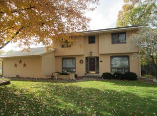 1613 E Lake Dr W, Elkhart, IN 46514