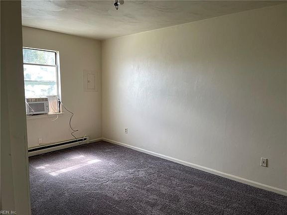 4th image of 1009 Hannah St