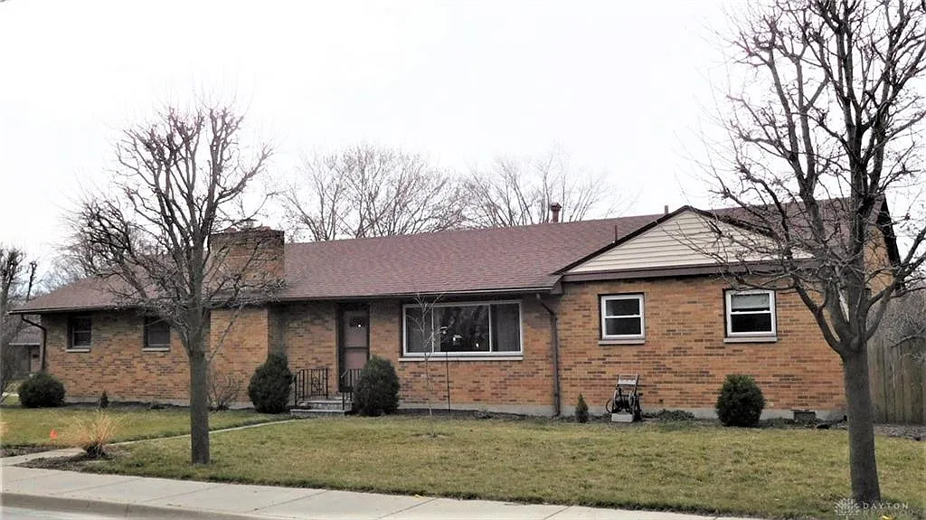 102 Charles Pl photo 1