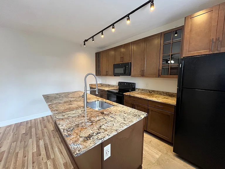 100 S 22nd St #13 — Photo 6