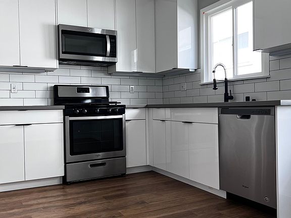 3rd image of 208 S Harvard Blvd #7