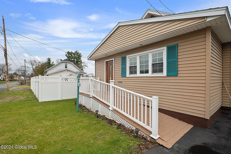 3rd image of 3016 Edgewood Avenue