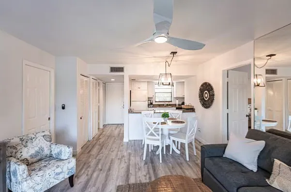 2 bed, 864 sqft, $10,500 — Photo 2