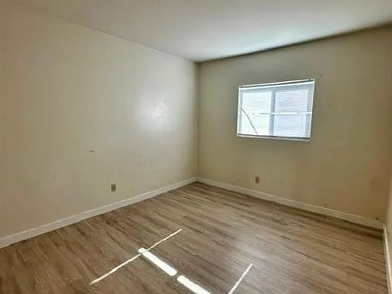 4920 Stanley Ave — Photo 23