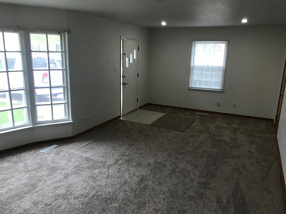 4th image of 1110 N Logan St