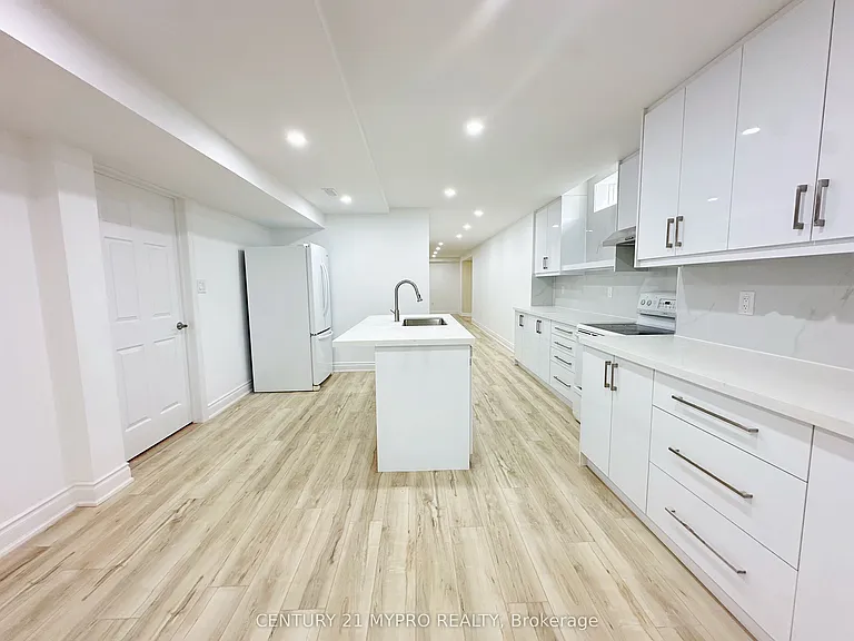 938 Red Deer Ave #BASEMENT — Photo 5