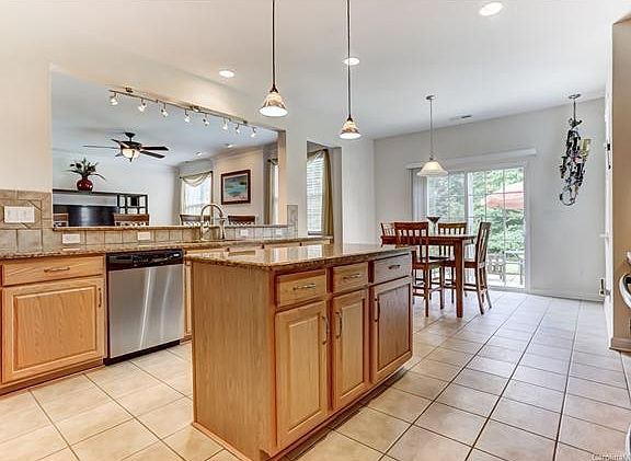 5th image of 715 Springwood Dr