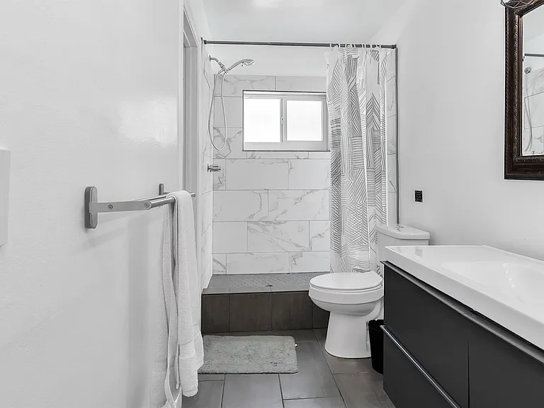 2233 SE 15th St — Photo 40