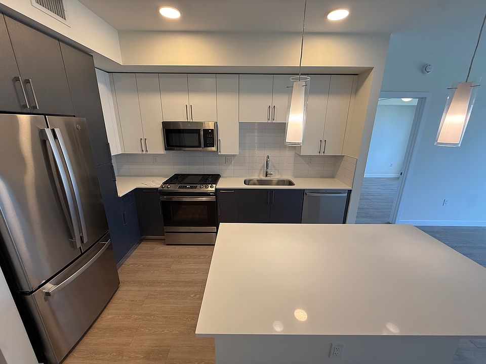 1st image of 2505 NE 193rd St #310