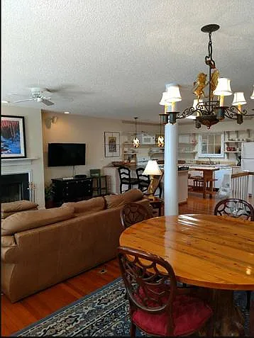 109 Jefferson Dr #UPSTAIRS — Photo 3