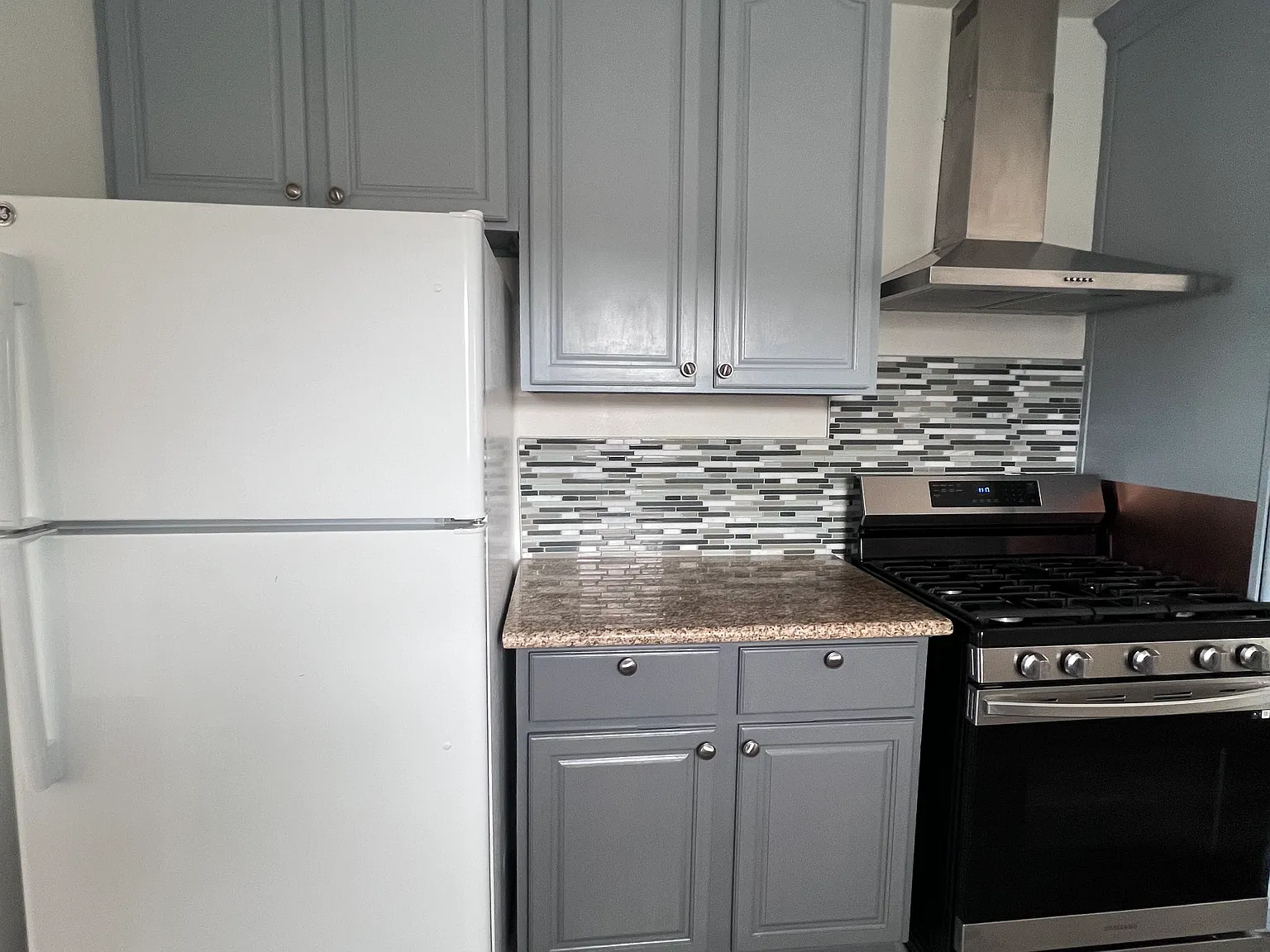 2 bed, 700 sqft, $2,600 — Photo 1
