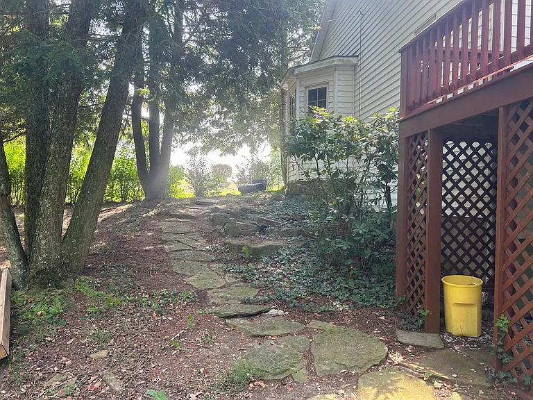 17 College St — Photo 10