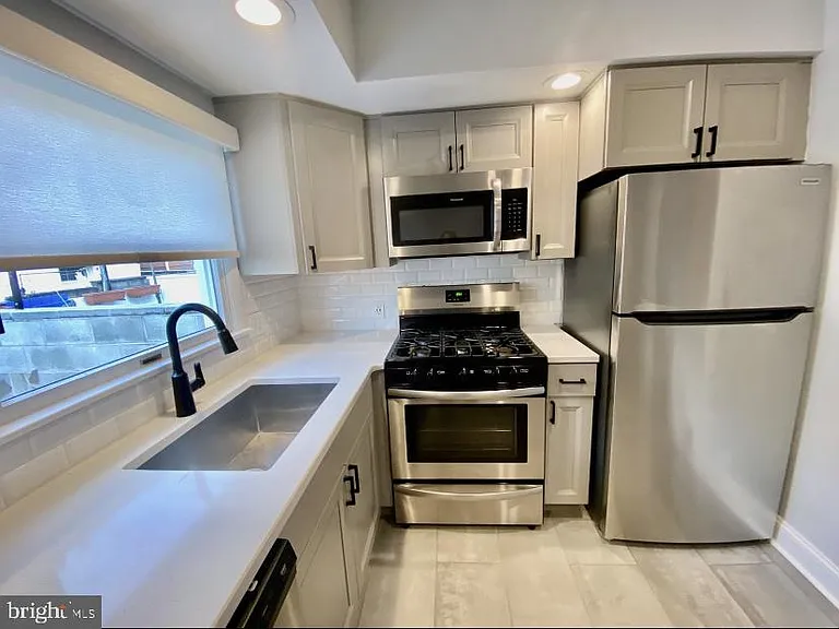 209 Daly St — Photo 6