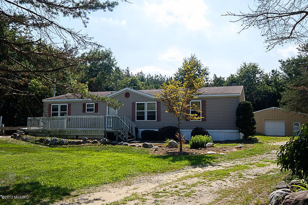 13199 27 Mile Rd photo 1